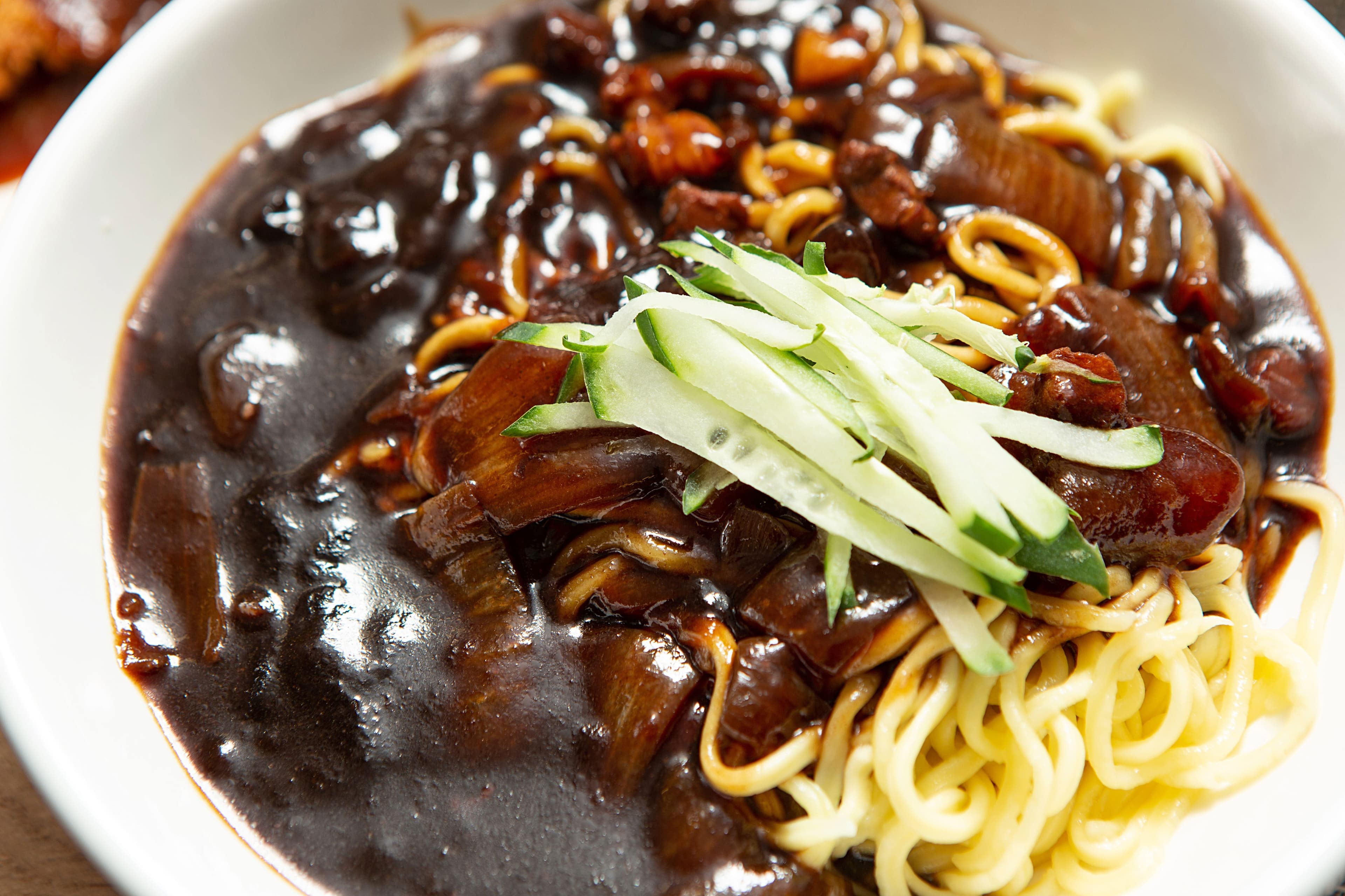 Jjajang-Sauce (Koreanische schwarze Bohnensauce, 짜장 소스)