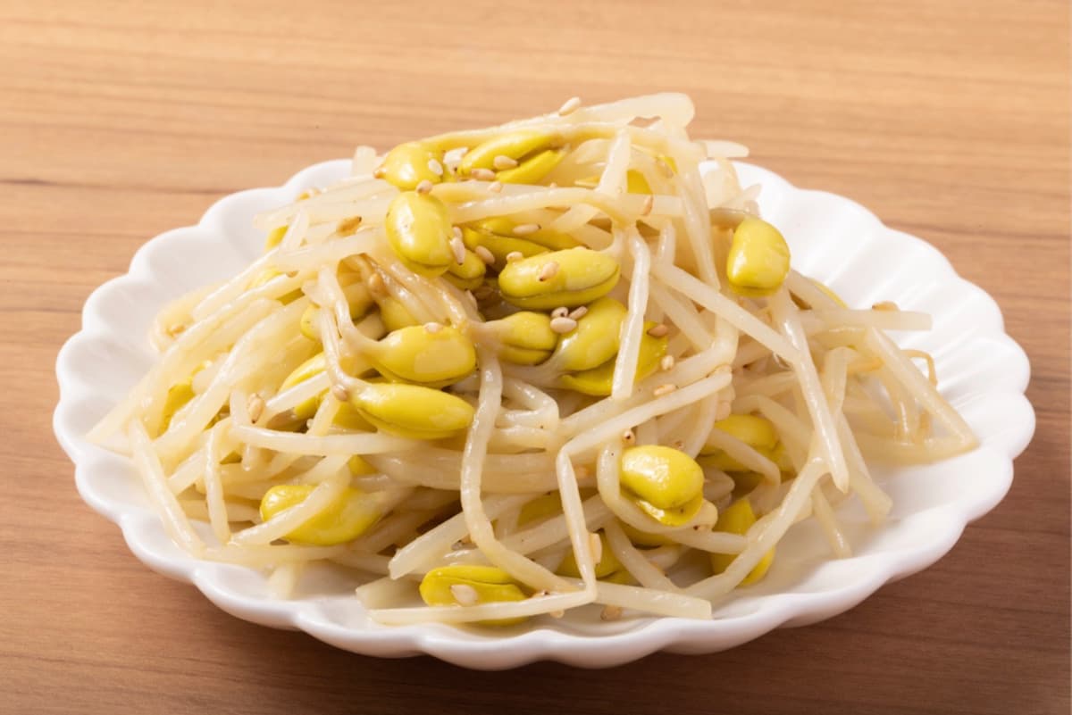 Kongnamul Muchim (koreanischer Sojasprossensalat, 콩나물무침) Thumbnail