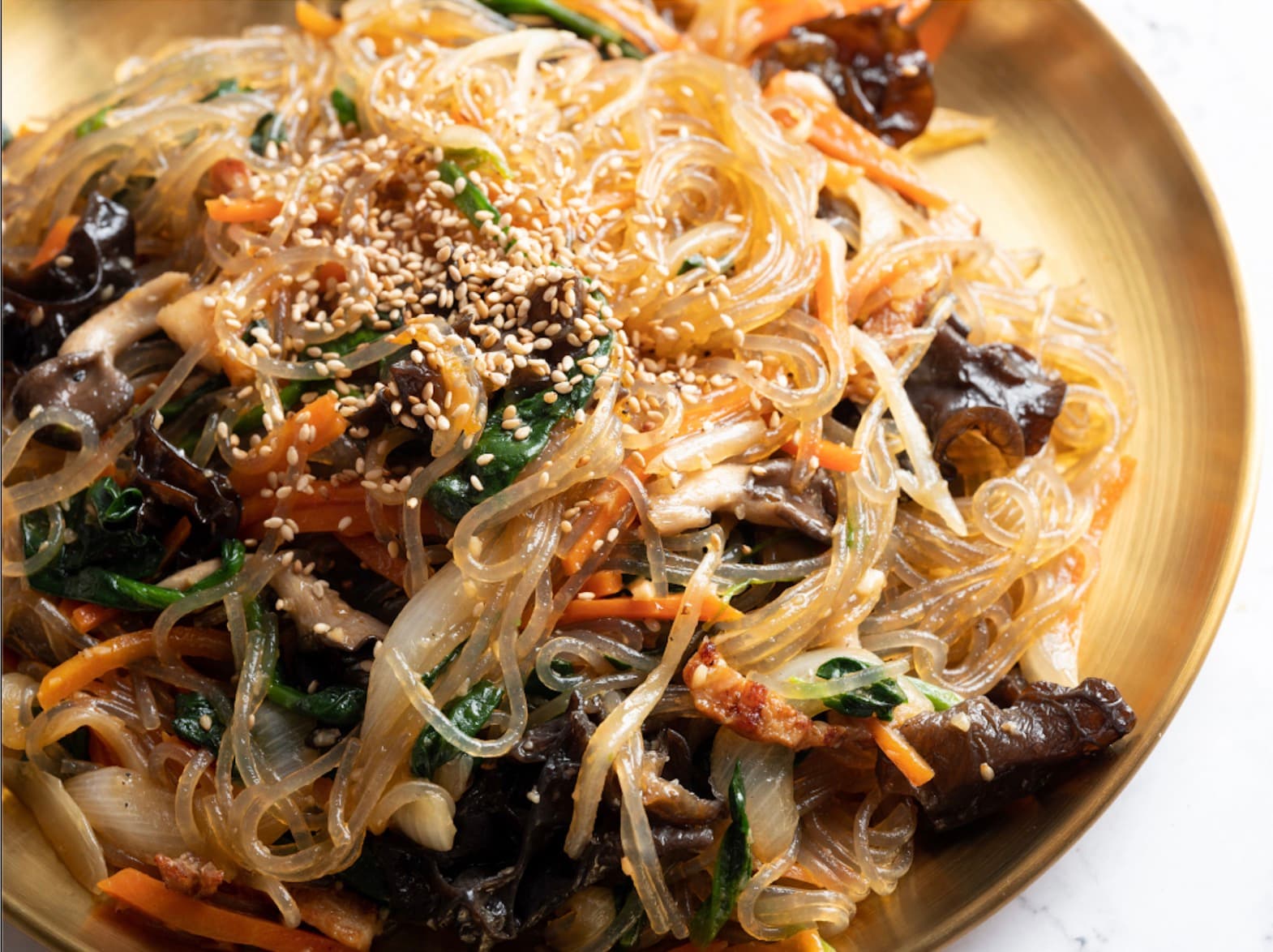 Japchae (Koreanisches Glasnudel-Pfannengericht, 잡채)
