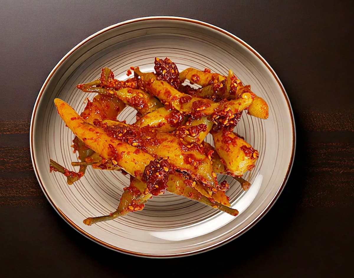 Sakkin Gochu Muchim (Eingelegte Chili auf Koreanische Art, 삭힌 고추무침) Thumbnail
